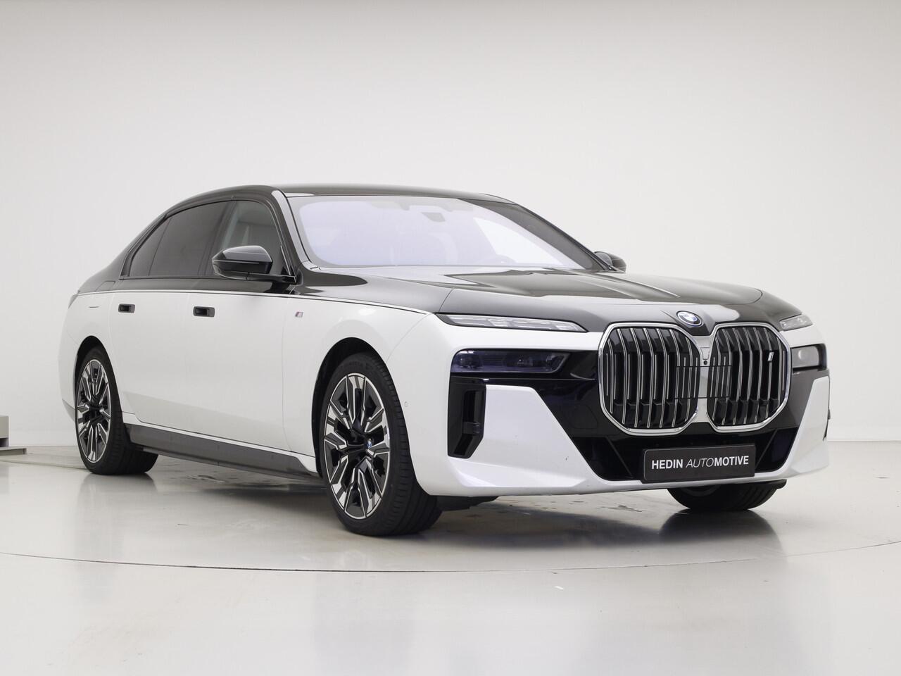 BMW i7 eDrive50 M-Sport | Two Tone Black Wrap | Iconic Glow kristalkoplampen+Grille | Individual interior | Connoisseur Pack | Panorama | Elek. open/sluiten portieren | 21" Individual