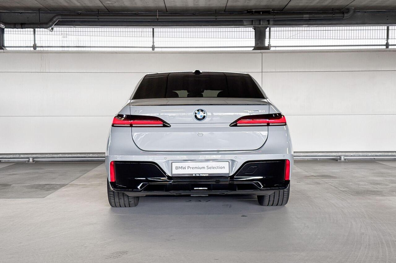 BMW i7 eDrive50 | Selections | M Sport Pro | BMW Iconic Glow | Glazen Panoramadak Sky Lounge |