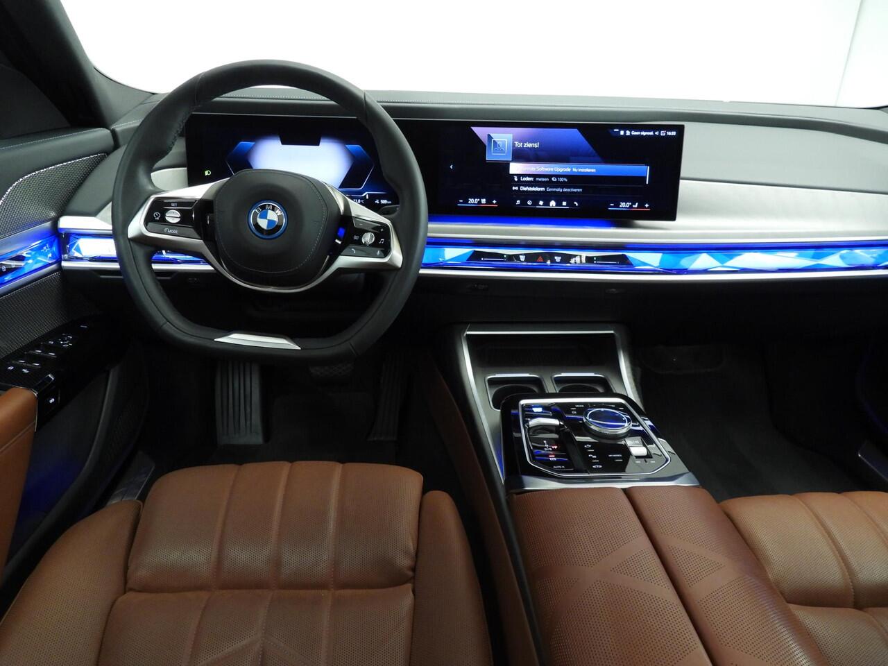 BMW i7 xDrive60 | LED | HUD | Active cruise | Active steering | Comfortzetels | DAB | Alu 20 inch