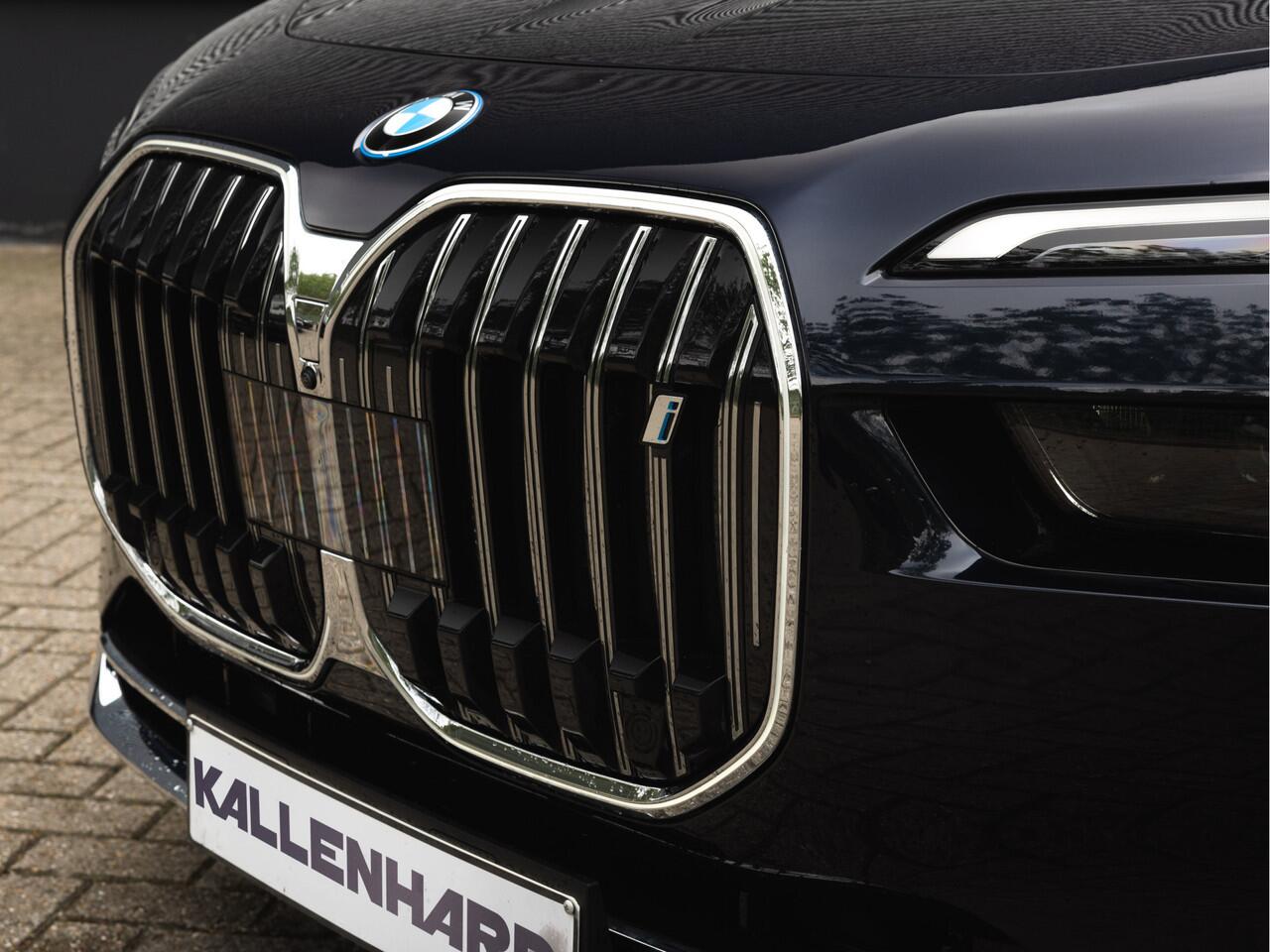 BMW i7 xDrive60 - Stoelverwarming voor + achter - Head-up Display - 106kWh