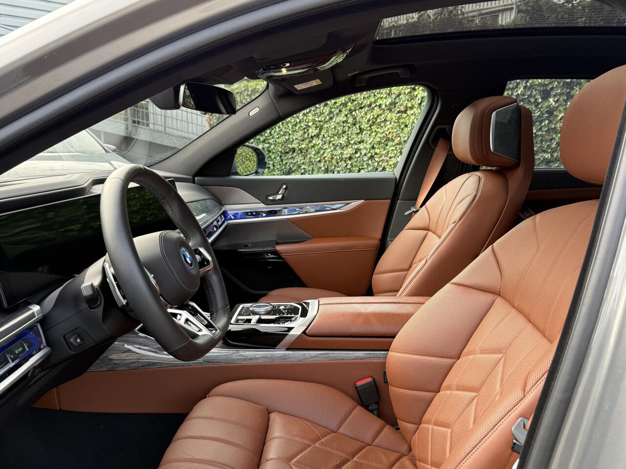 BMW i7 eDrive50 | M-Sport Pro | Individual | Panorama Sky Lounge | Driv. Ass. Prof. | Massage | Act. Steering | 20''