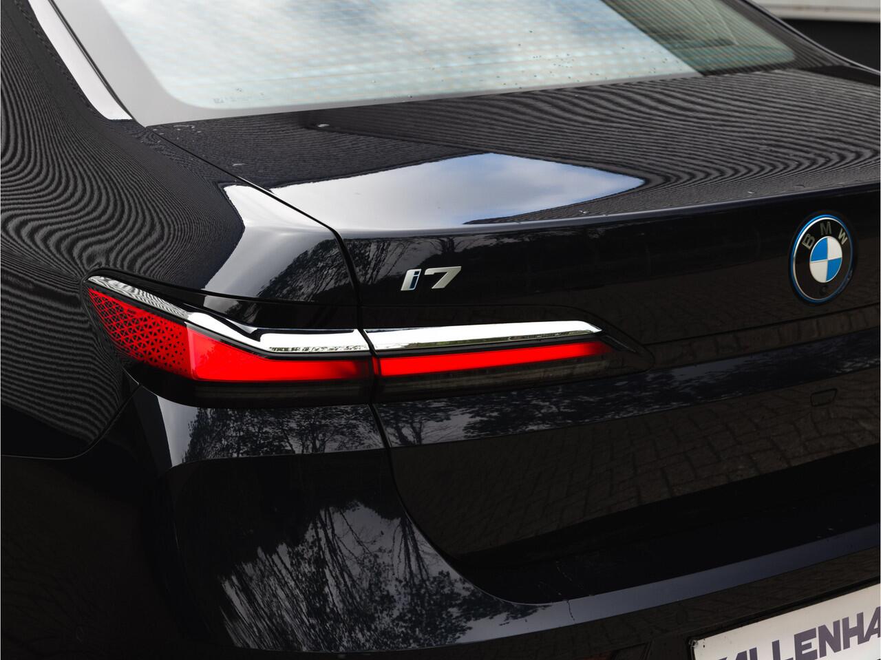 BMW i7 xDrive60 - Stoelverwarming voor + achter - Head-up Display - 106kWh