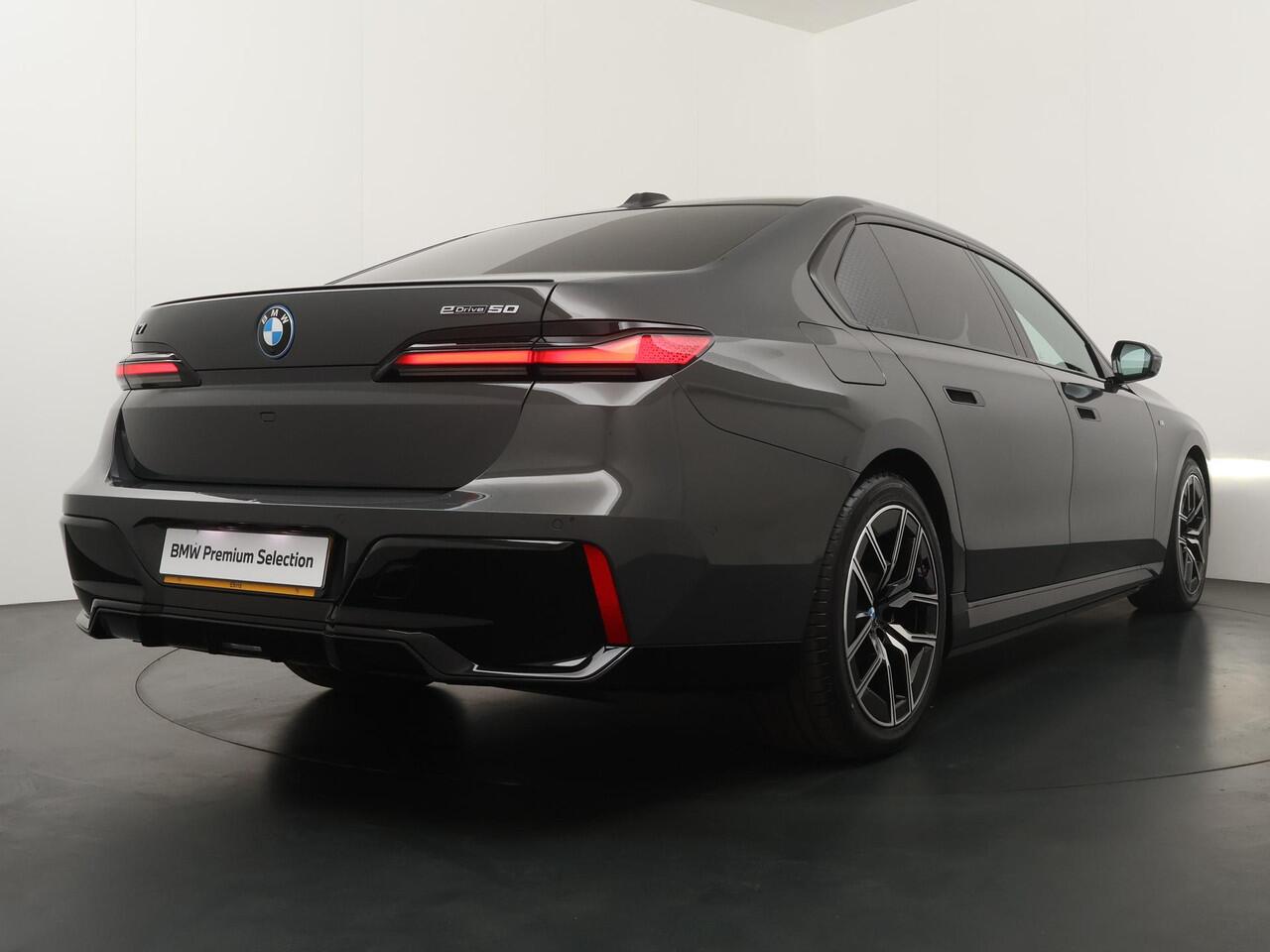 BMW i7 eDrive50 106 kWh | M Sport pro | Pano | Sky Lounge Massage |
