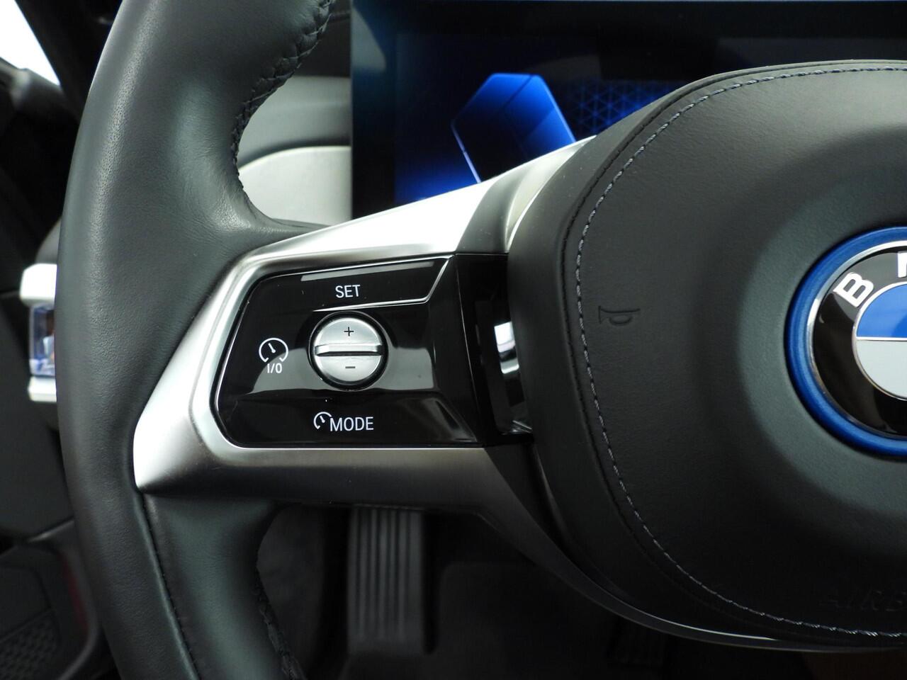 BMW i7 xDrive60 | LED | HUD | Active cruise | Active steering | Comfortzetels | DAB | Alu 20 inch