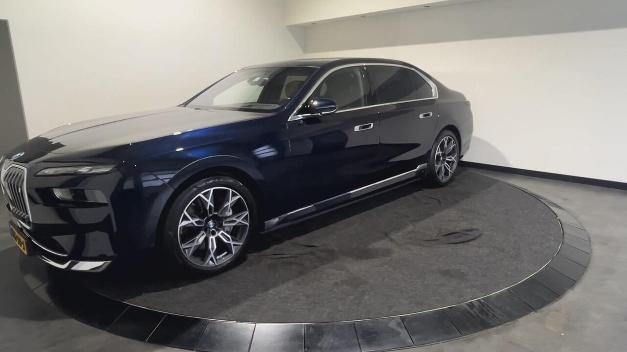 BMW i7 xDrive60 Privilege Edition 106 kWh | Bowers & Wilkins Sound | Driving assistant | Luchtvering | Massagestoelen | Parking assistant