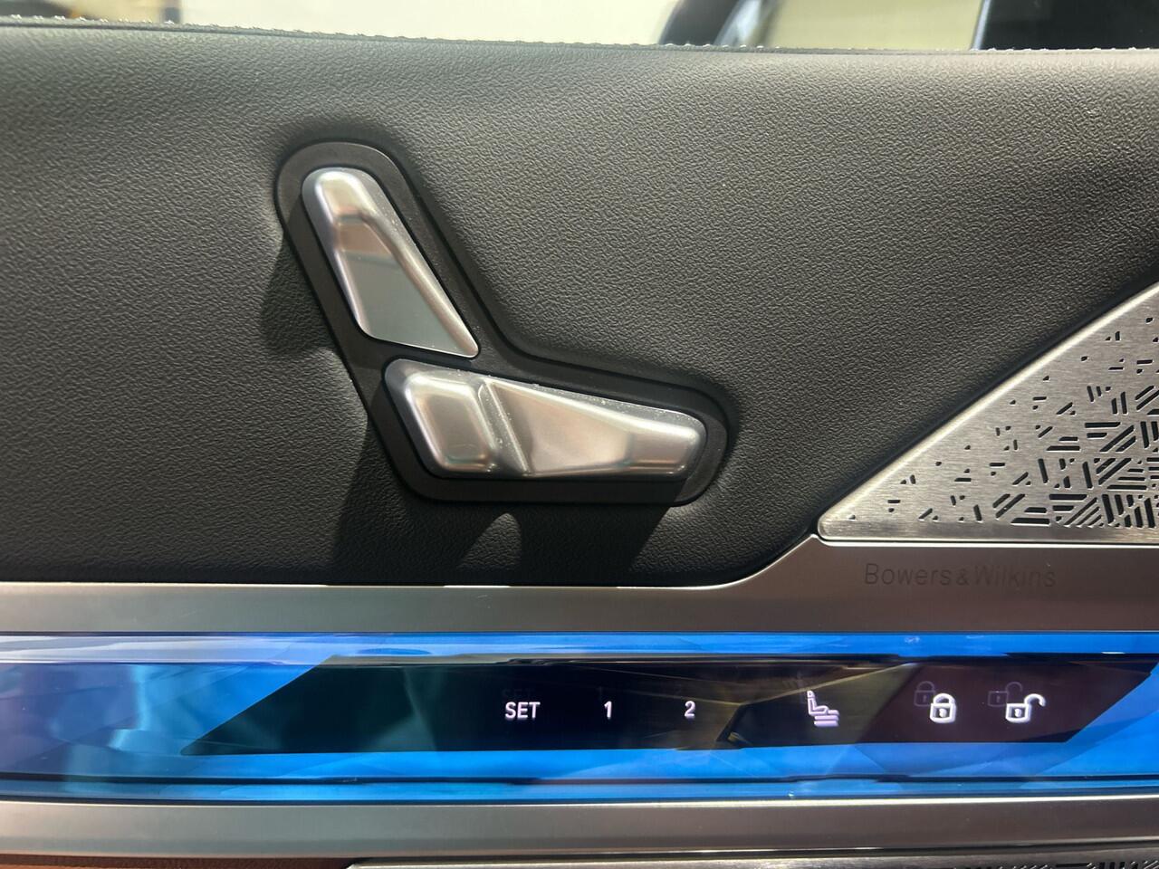 BMW i7 xDrive60 Privilege Edition 106 kWh | Bowers & Wilkins Sound | Driving assistant | Luchtvering | Massagestoelen | Parking assistant