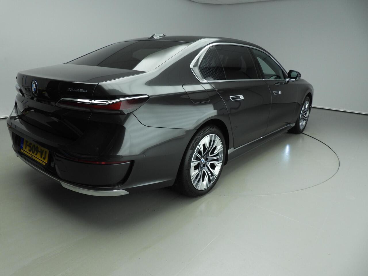 BMW i7 xDrive60 | LED | HUD | Active cruise | Active steering | Comfortzetels | DAB | Alu 20 inch