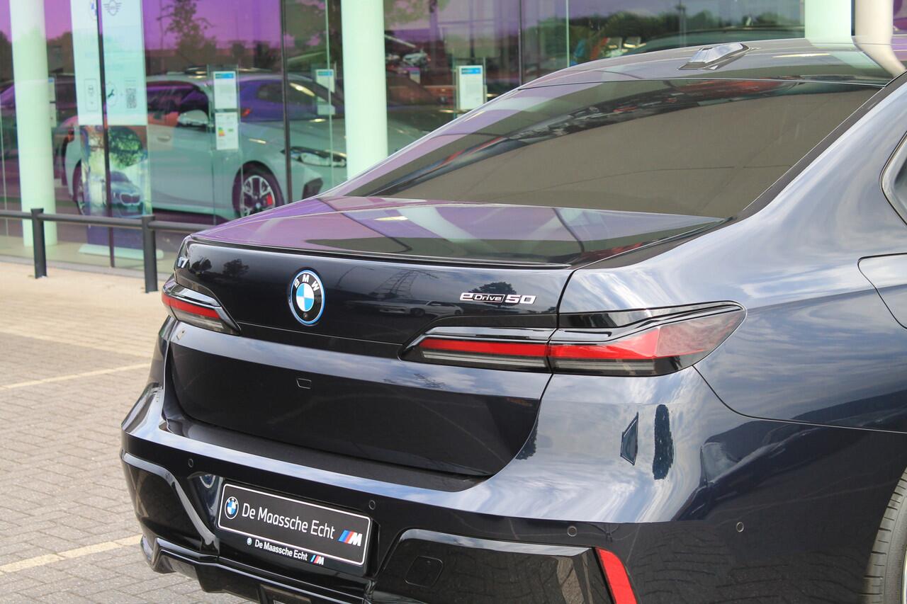 BMW i7 eDrive50 High Executive M Sport / Panoramadak Sky Lounge / Bowers & Wilkins / Massagefunctie / Parking Assistant Professional / Multifunctionele Stoelen / Integral Active Steering