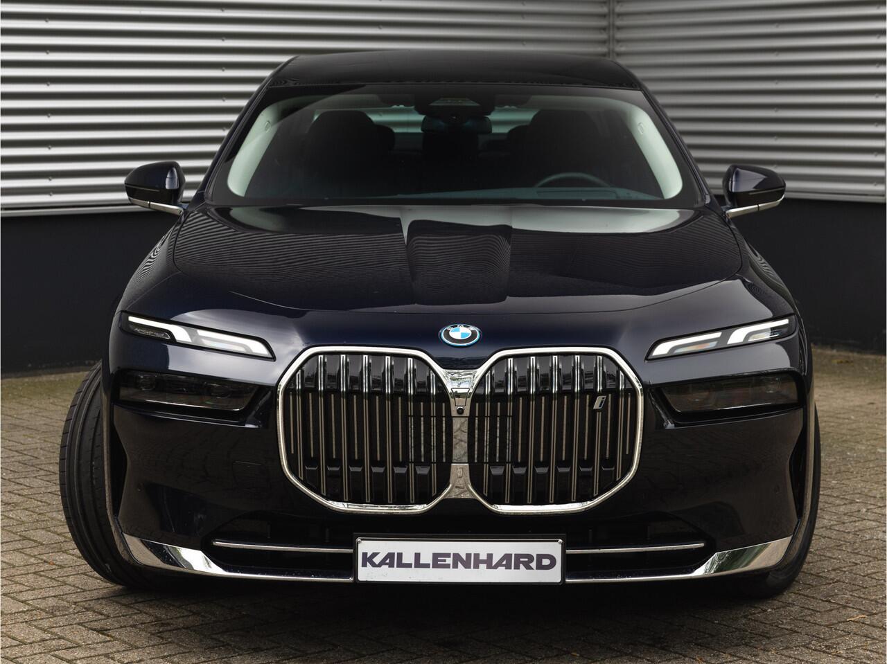 BMW i7 xDrive60 - Stoelverwarming voor + achter - Head-up Display - 106kWh