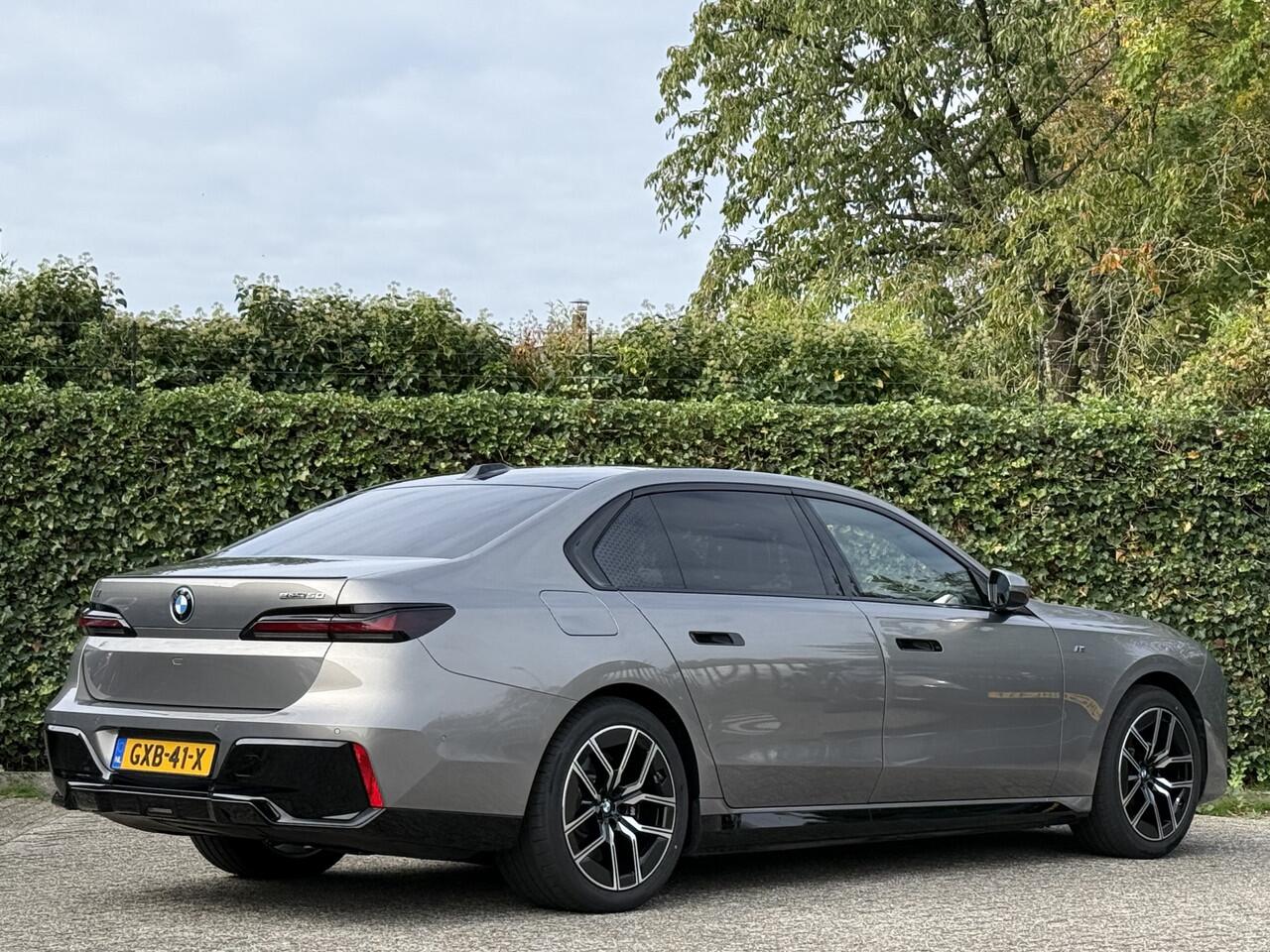 BMW i7 eDrive50 | M-Sport Pro | Individual | Panorama Sky Lounge | Driv. Ass. Prof. | Massage | Act. Steering | 20''