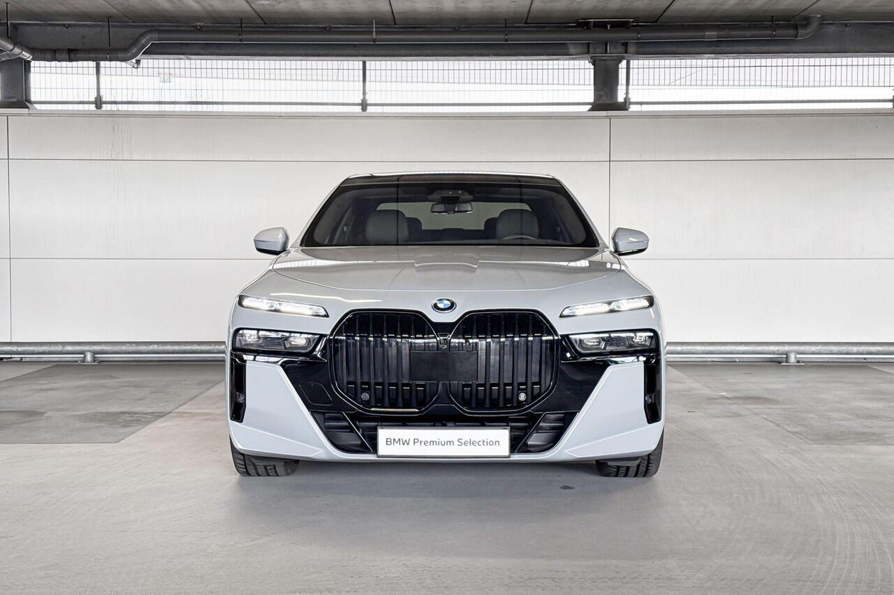 BMW i7 eDrive50 | Selections | M Sport Pro | BMW Iconic Glow | Glazen Panoramadak Sky Lounge |