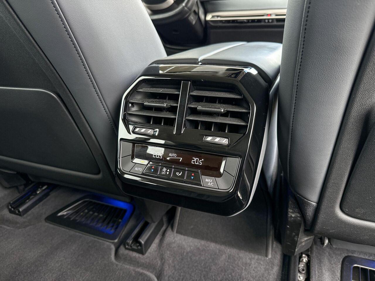 BMW iX xDrive40 High Executive 4 zone airconditioning / Head Up Display / Stoelverwarming / Iconic Sounds / Selections