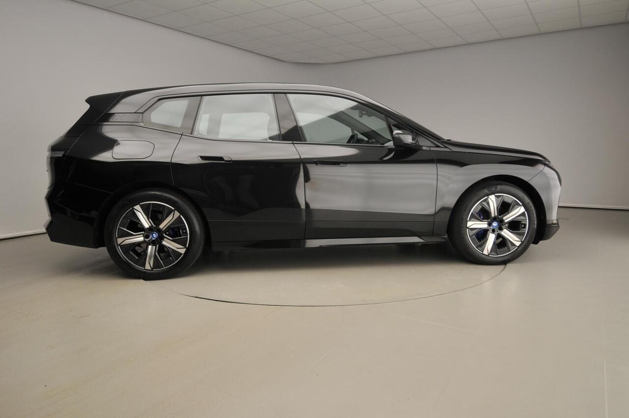 BMW iX xDrive50 | Sportpakket | Laserlicht | Leder | HUD | Active cruise | Panoramadak | Bowers & Wilkins sound | Alu 21 inch