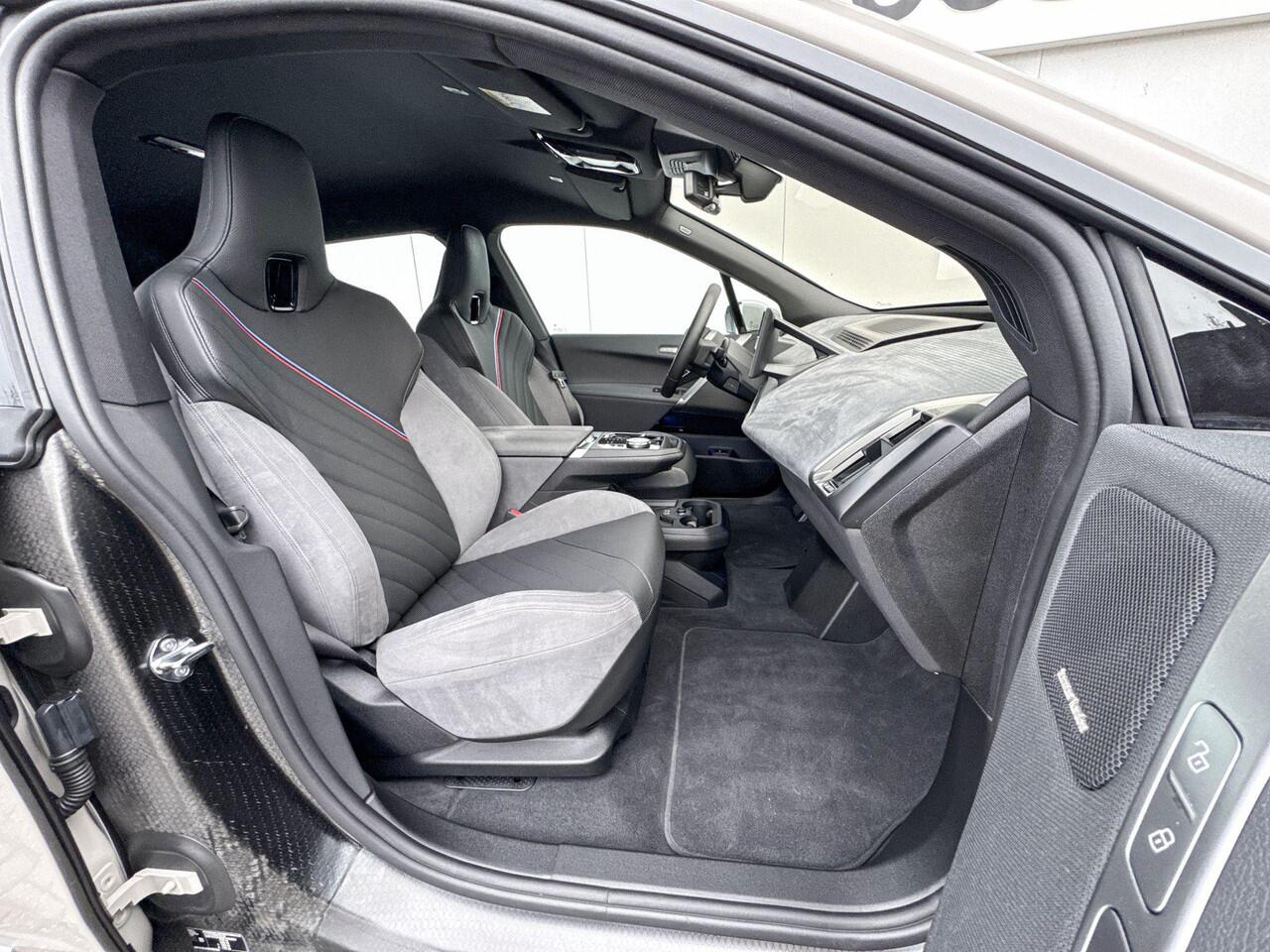 BMW iX xDrive45 101 kWh M Sport | Panoramadak | innovation Pack