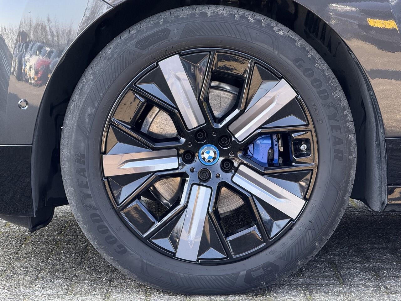 BMW iX xDrive40 High Exe | 21" | Laser | Sportpakket | Driving Assistant Plus