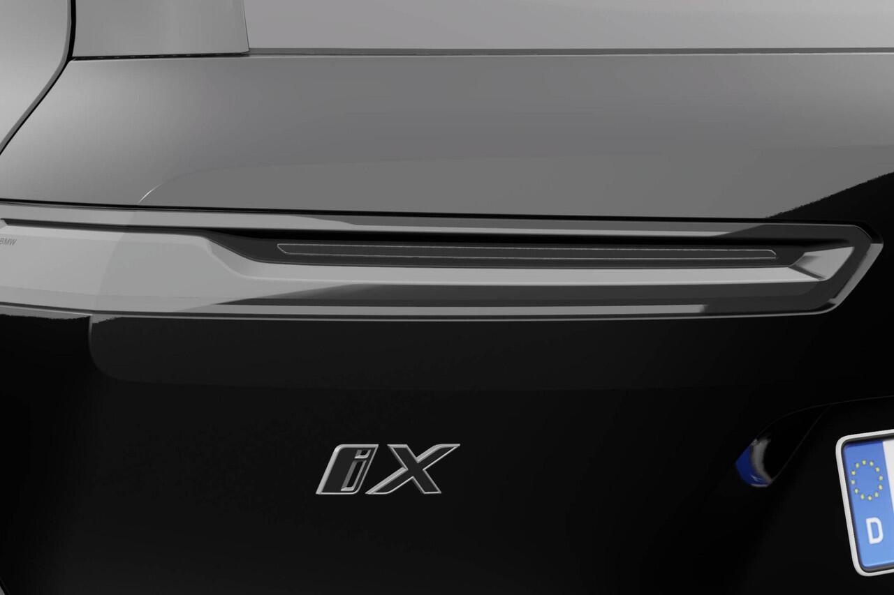 BMW iX xDrive M70 | Comfort Pack | Innovation Pack | Glazen Panoramadak Sky Lounge