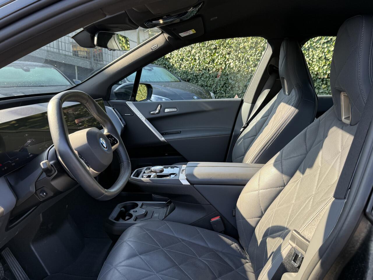 BMW iX xDrive40 High Exe | 21" | Laser | Sportpakket | Driving Assistant Plus