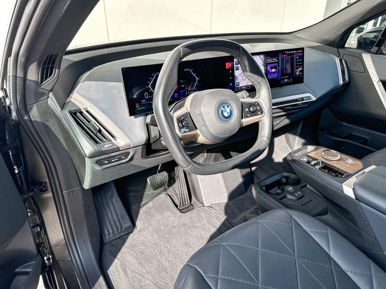 BMW iX xDrive50 22 Inch / Getinte Ramen Achter / Stoelventilatie / Stoelverwarming / Driving Assistant / Laser Light / 4 Zone Airco / Selections