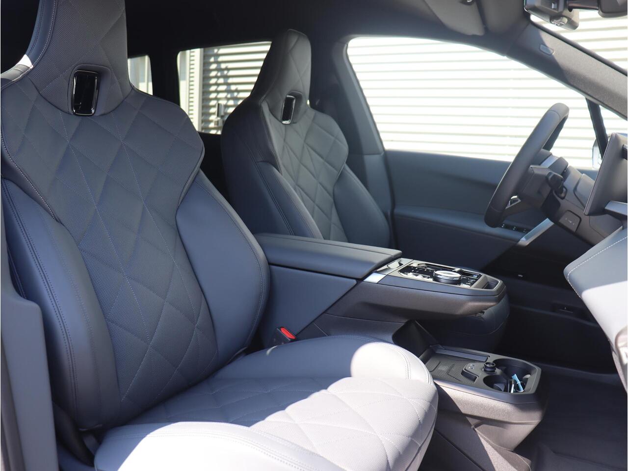 BMW iX xDrive45 | M Sportpakket | Comfort Pack | Innotvation Pack