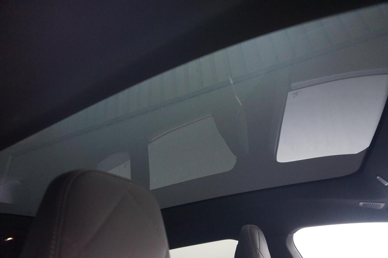 BMW iX M60 High Executive 112 kWh | Full PPF + Klasse 5 / Trekhaak / Panoramdak Sky Lounge / Soft Close / 22 Inch