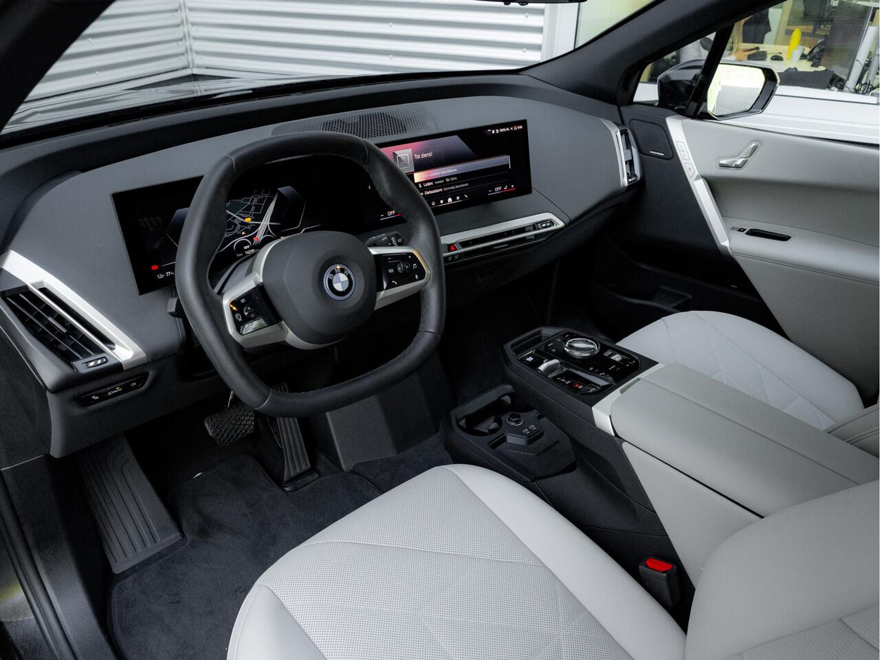 BMW iX xDrive50 - Sportpakket - Pano - Driving Ass Prof - Harman Kardon