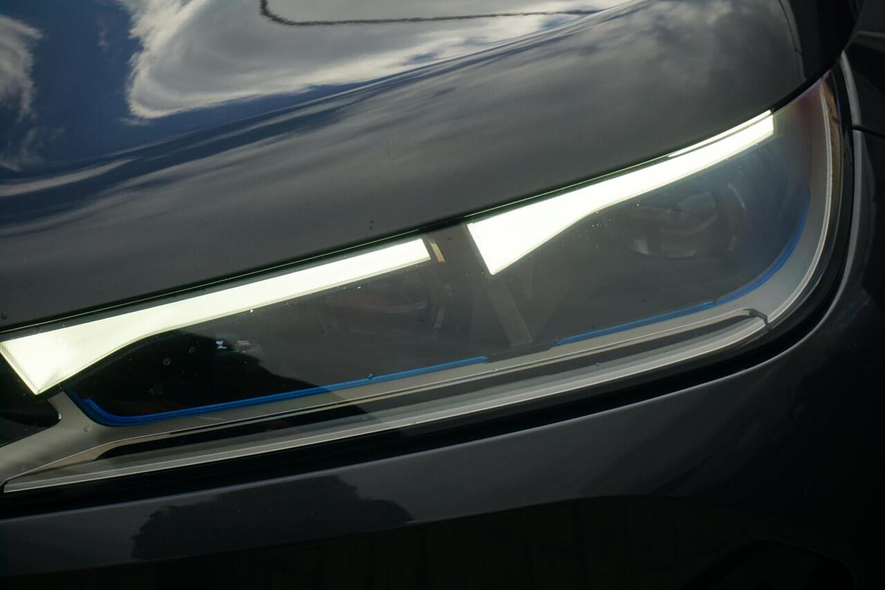 BMW iX xDrive50 M Sport | Trekhaak / Panoramdak / Soft-Close / Stoelventilatie / Warmtecomfortpakket / Driving Assistant Professional / 360 graden Camera's / Harman Kardon