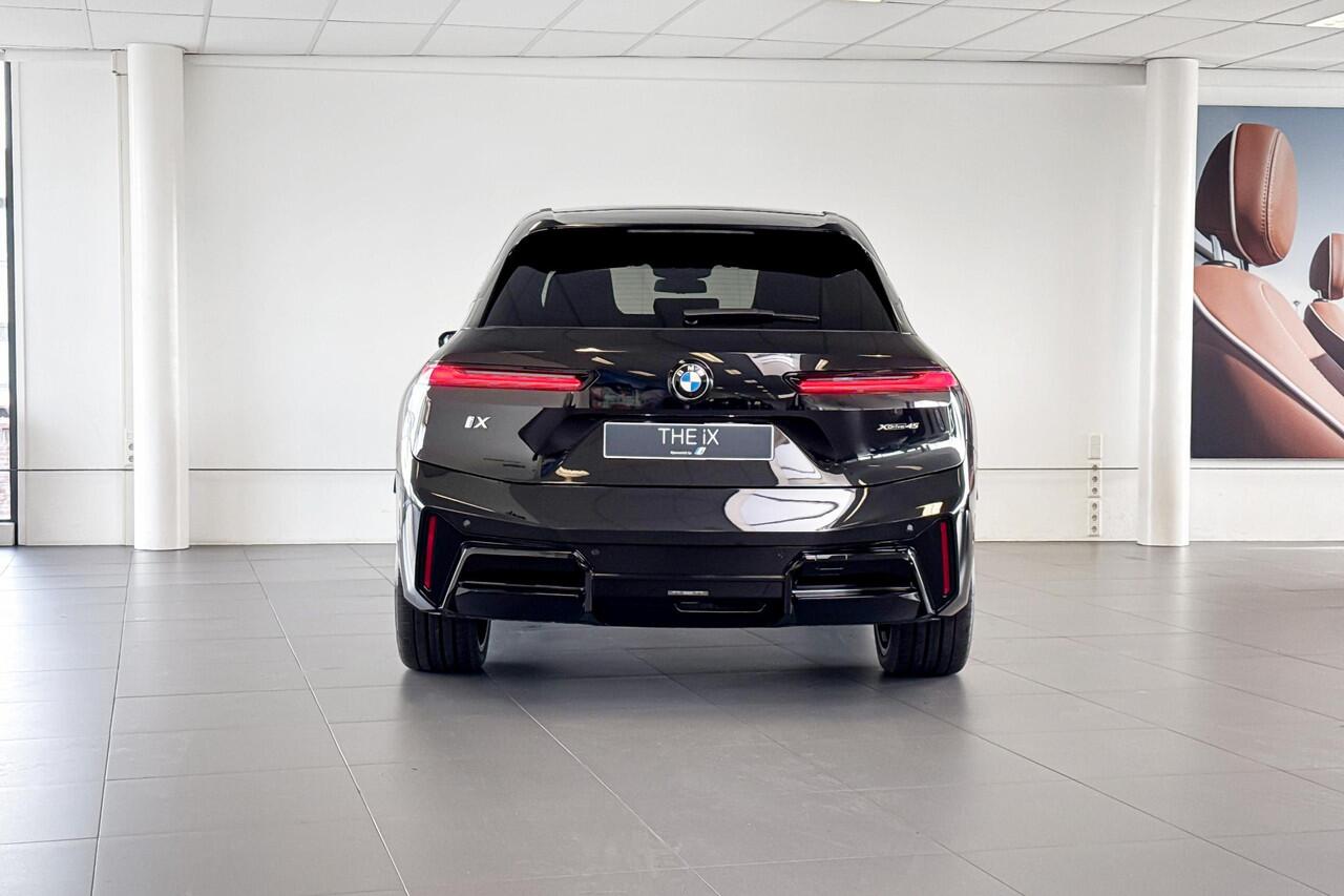 BMW iX xDrive45 | M Sport Pro | Comfort Pack | Innovation Pack | Trekhaak | Sky Lounge