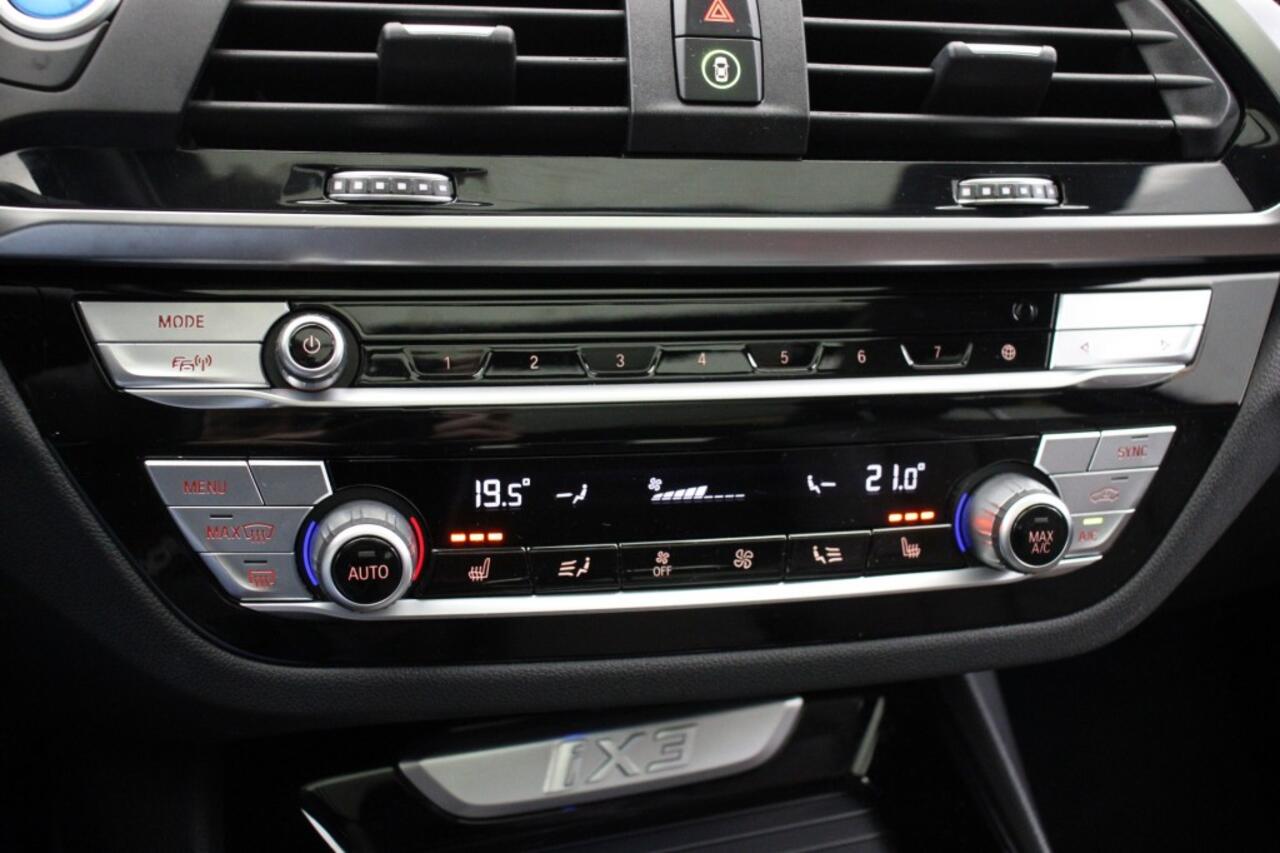 BMW iX Executive 80 kWh - Carplay, Panorama, Camera, Leer, Stoelverw. Afn. Trekhaak