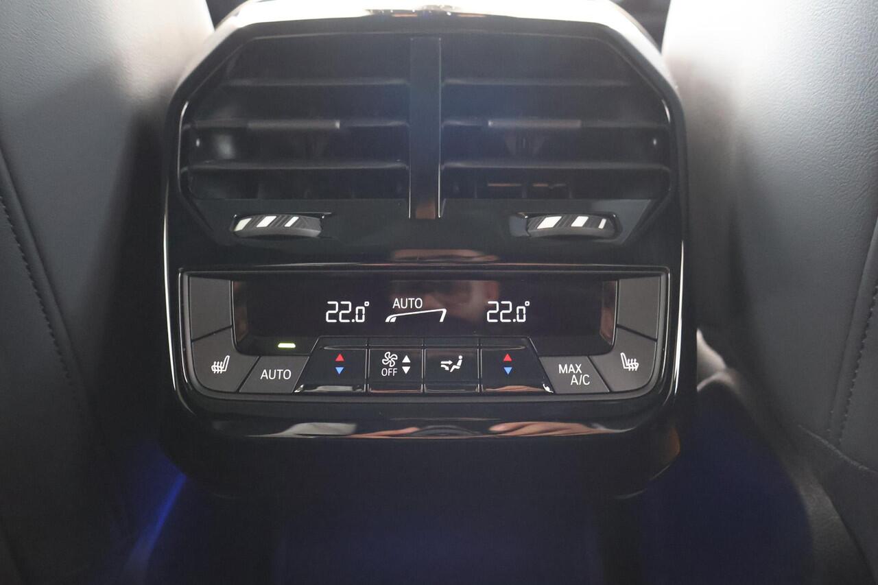 BMW iX M60 High Executive 112 kWh | Bowers & Wilkins | M Aerodynamica | Head-up Display | Voorstoelen Verwarmd