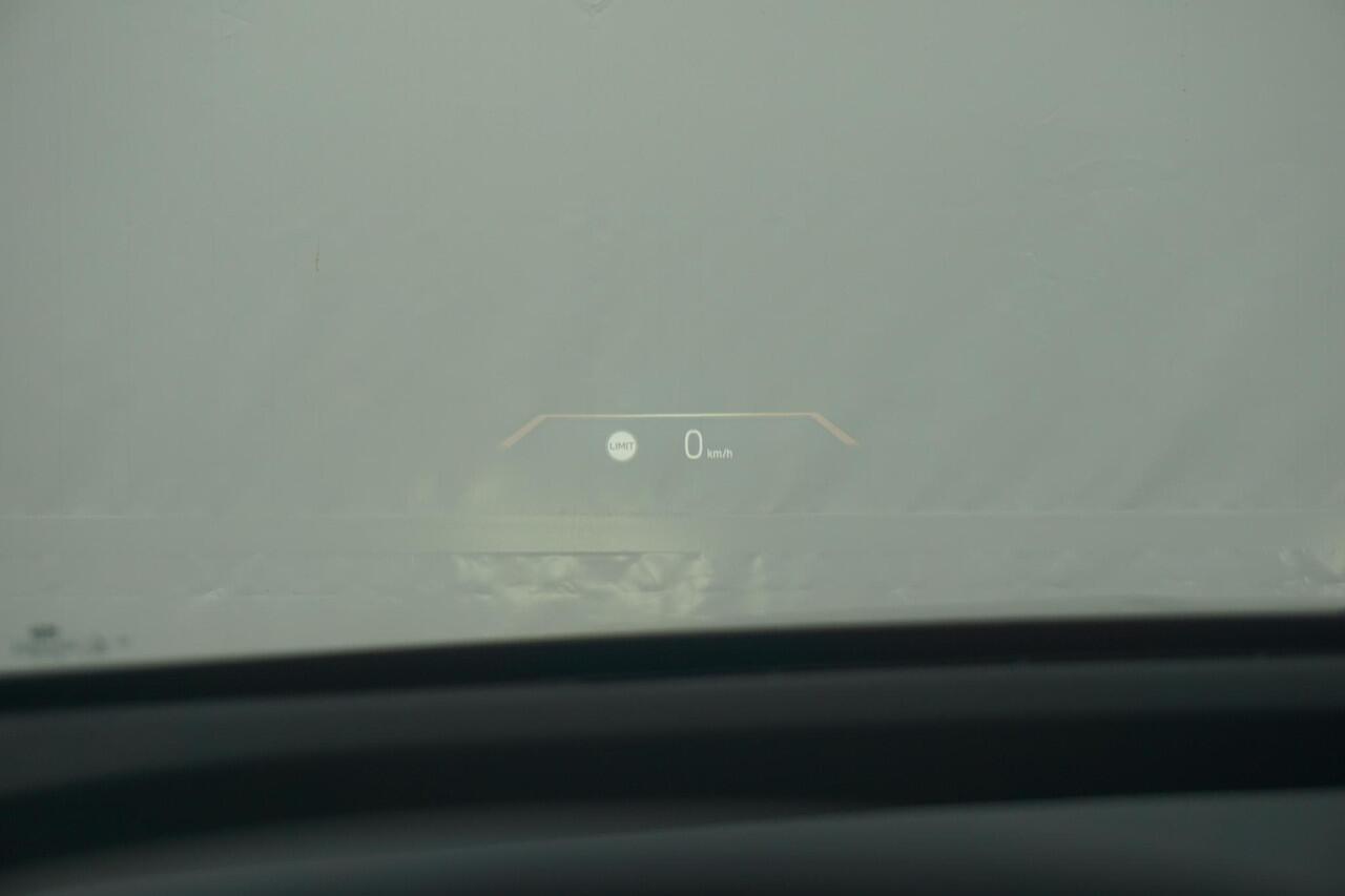 BMW iX xDrive50 Sportpakket | Trekhaak / Luchtvering / Active Steering / Panoramadak / Driving Assistant Professional / Parking Assistant Plus / Warmtecomfortpakket / 22 Inch