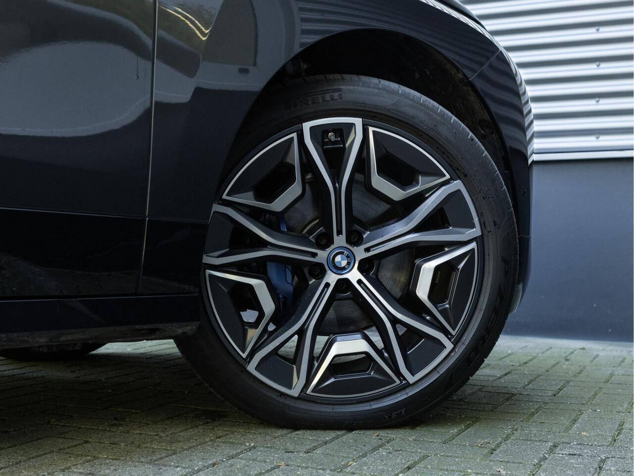 BMW iX xDrive50 - Sportpakket - Pano - Driving Ass Prof - Harman Kardon