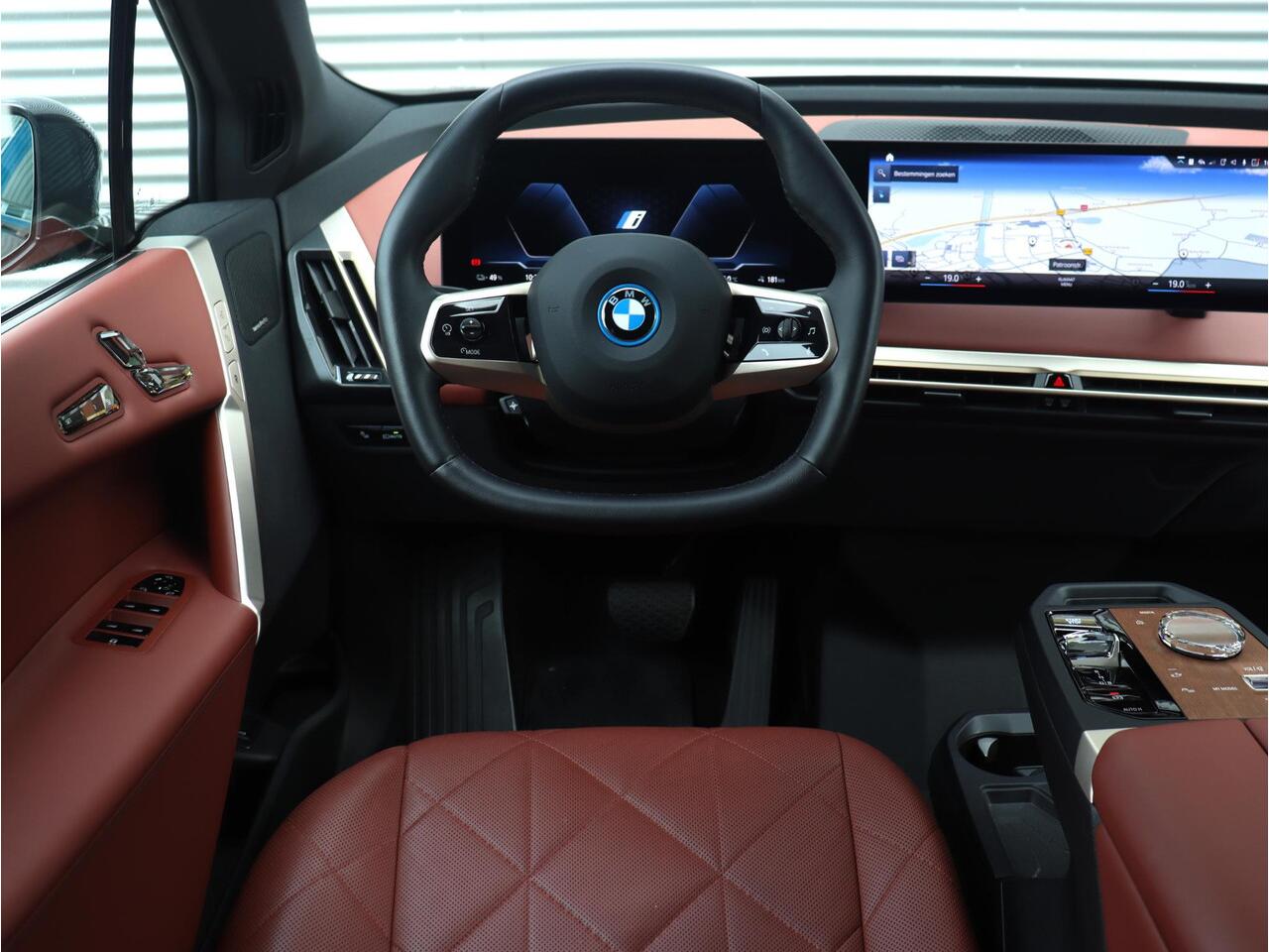 BMW iX xDrive40 | High Executive | Sportpakket | Panodak Skylounge | Driving Assistant Prof. | Soft Close | Parking Assistant Plus | Harman Kardon | 22'' LMV