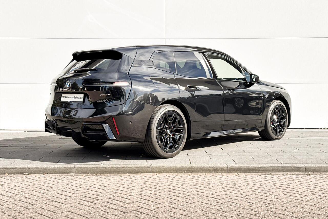 BMW iX xDrive45 101 kWh