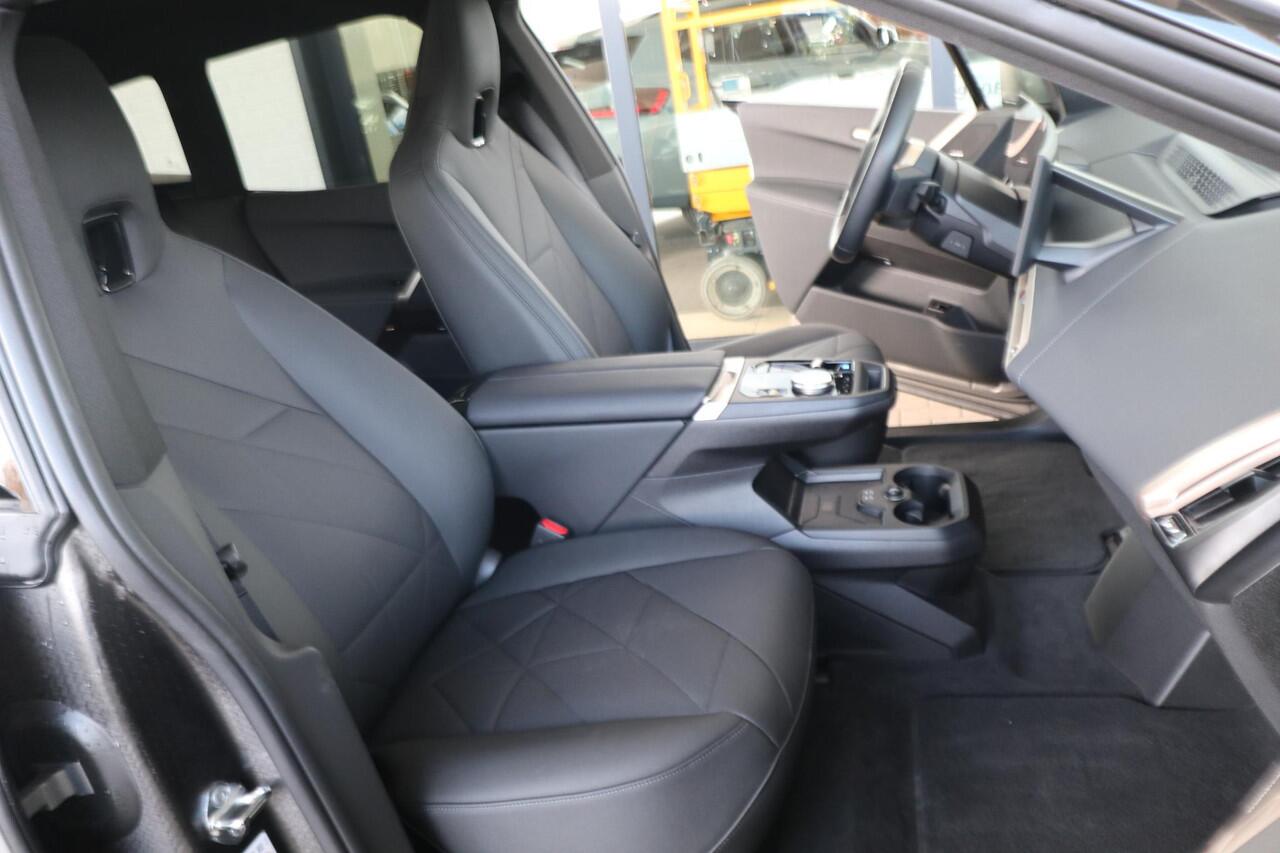 BMW iX xDrive40 Sportpakket | Driving Assistant Professional