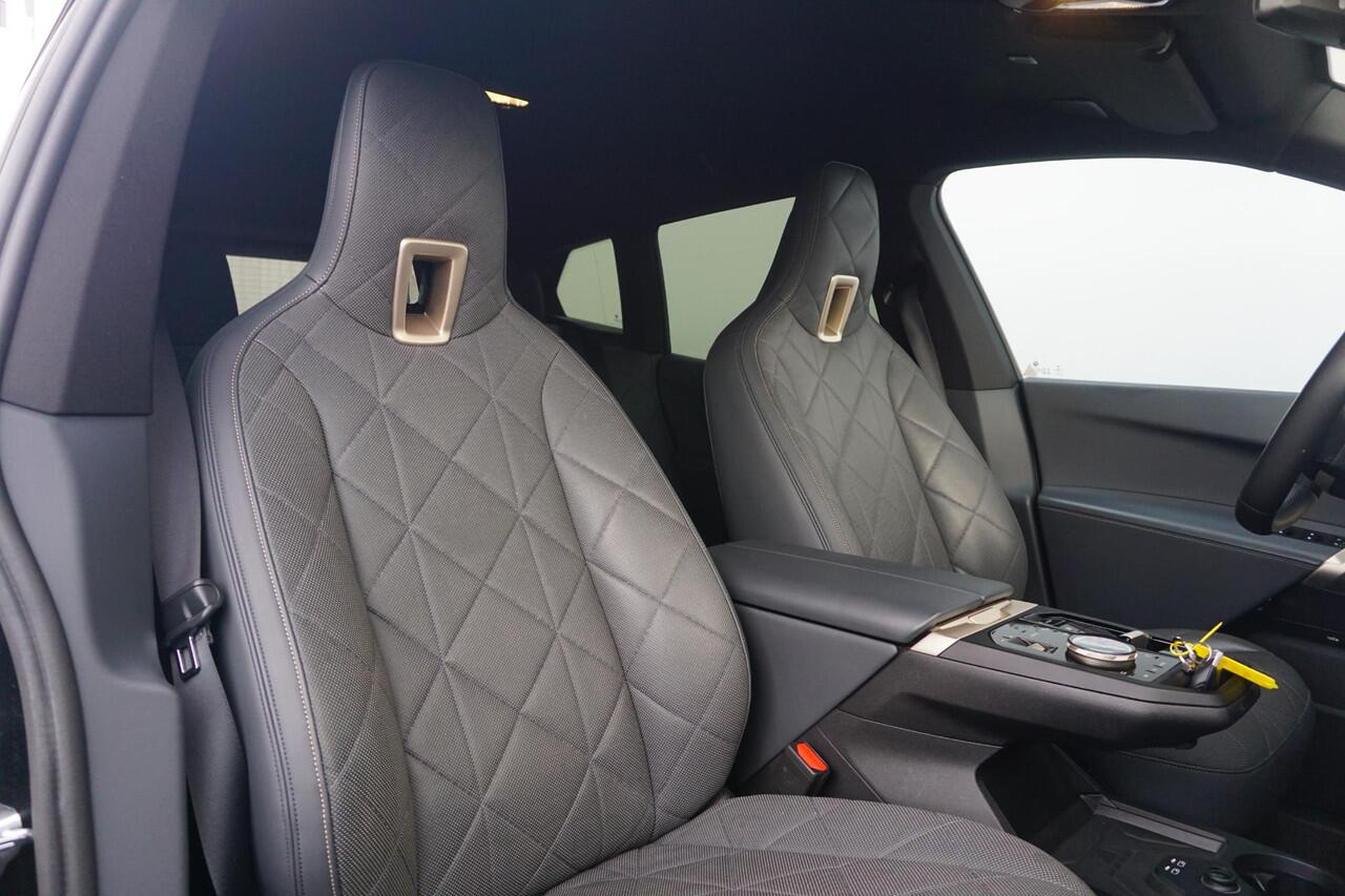 BMW iX xDrive40 Sportpakket 22'' / Bowers & Wilkins / Laserlight / Driving Assistant