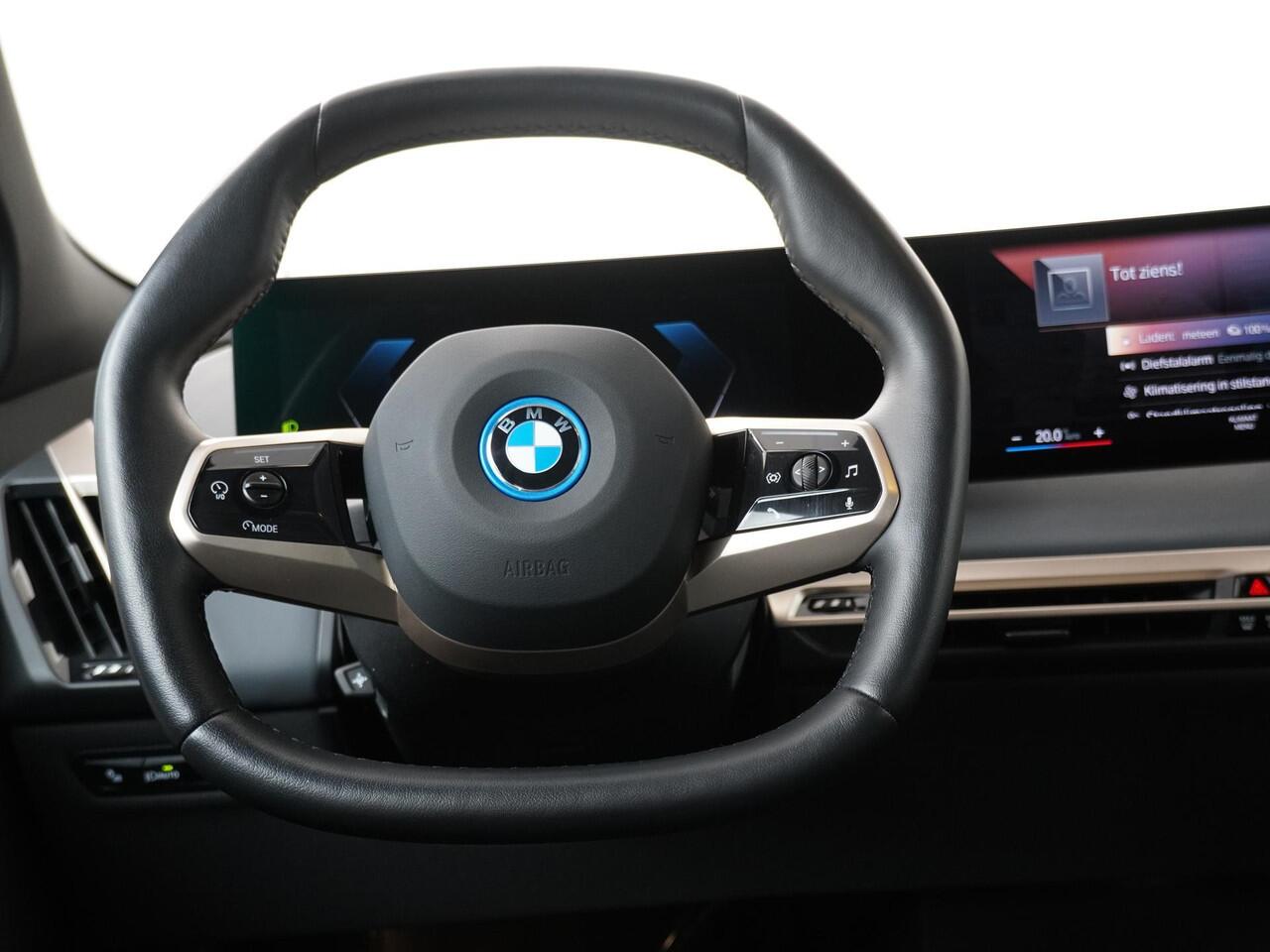 BMW iX M60 112 kWh | Trekhaak | Luchtvering |