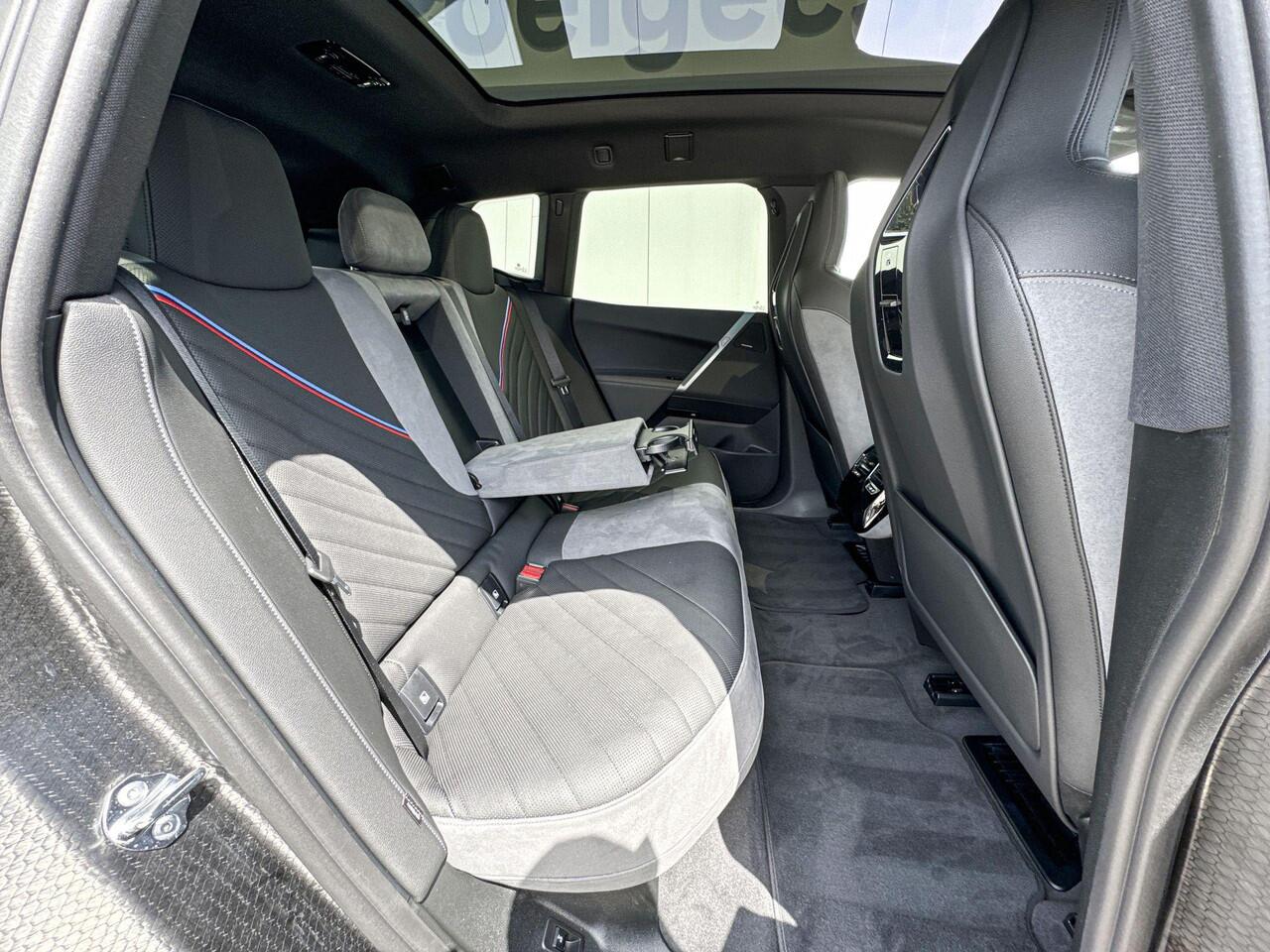 BMW iX xDrive45 101 kWh