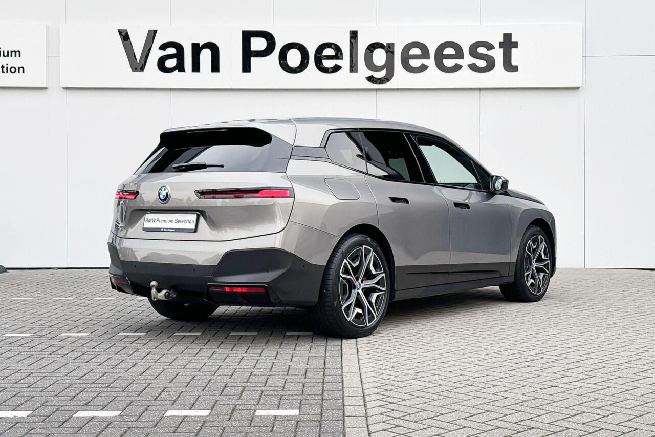 BMW iX xDrive50 Trekhaak | Panoramadak | Integral Active Steering