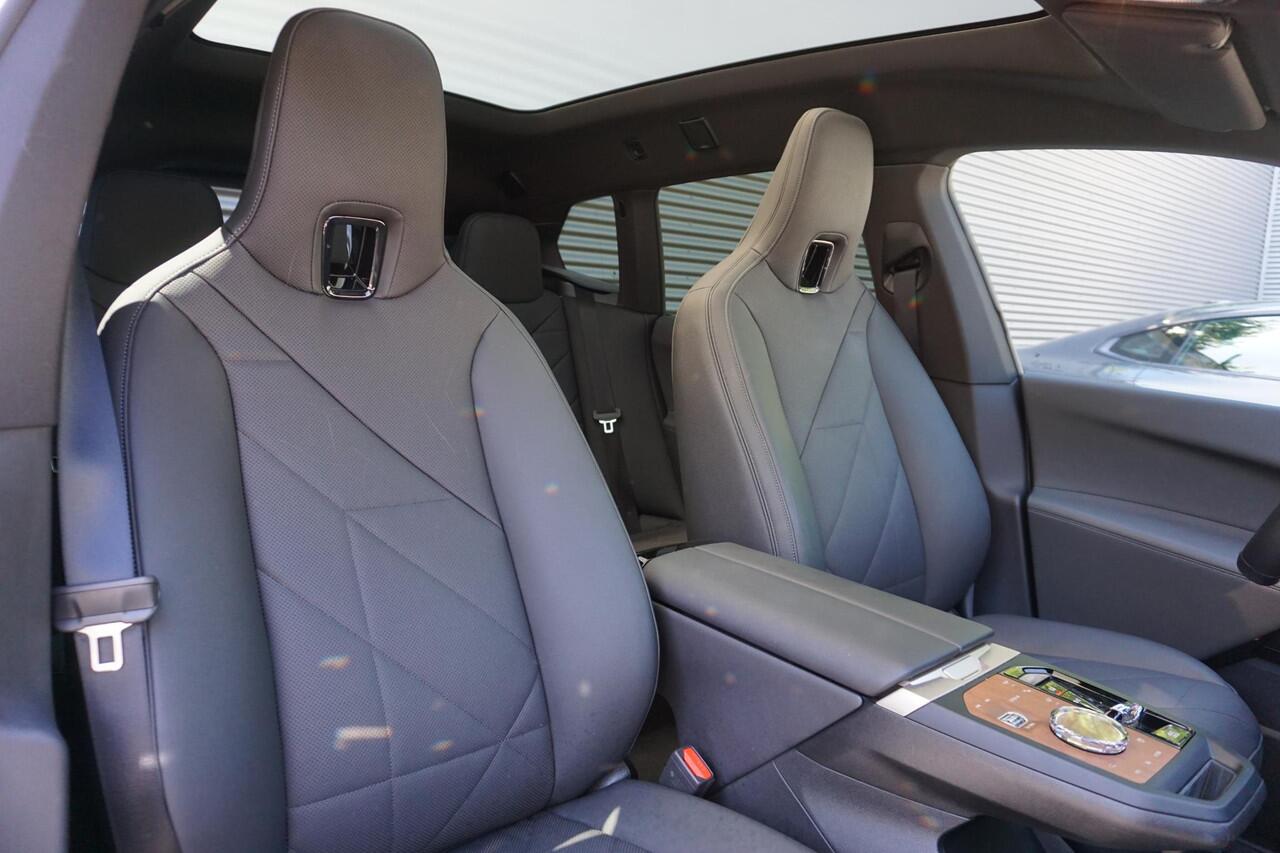 BMW iX xDrive50 Sportpakket | Comfort Access | Glazen panoramadak Sky Lounge | Driving Assistant Professional | HIFI System Harman Kardon | Parking Assistant Professional