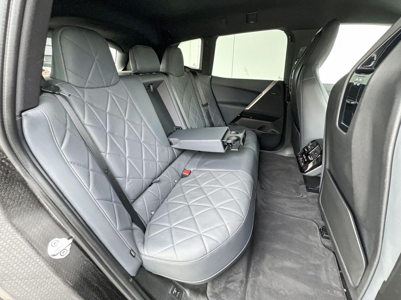 BMW iX xDrive40 High Executive M-Sport / Copilot Pack / Parking Assistant Plus / Harman Kardon / Head-Up / Stuurwielrand Verwarmd / 22 Inch / getint glas / Individual Exterieur Line Titanbronze / Clear&Bold / Selections