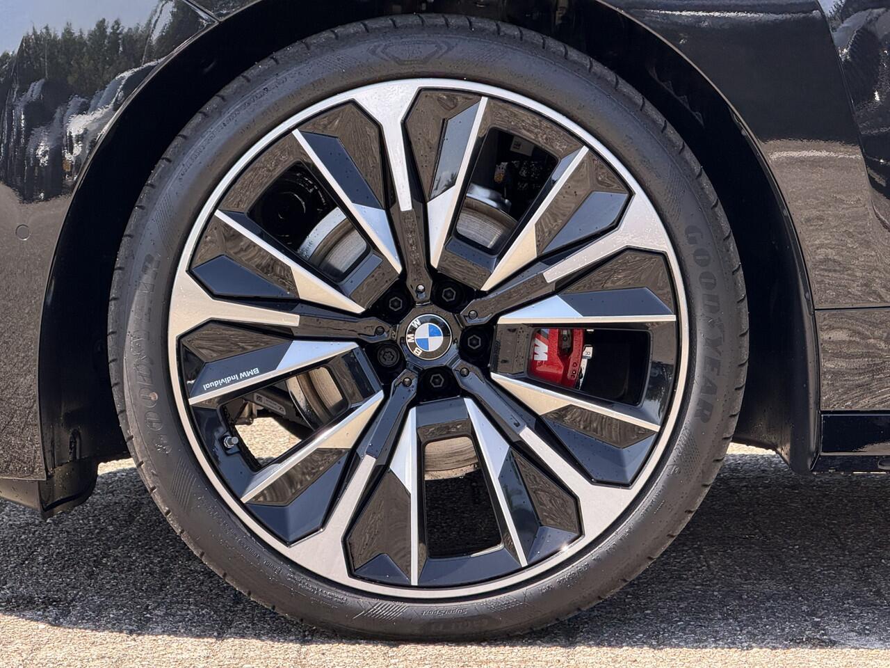 BMW iX xDrive45 | M-Sport Pro | Panorama Sky Lounge | 23'' | Harman/Kardon | Driv. Ass. Prof.