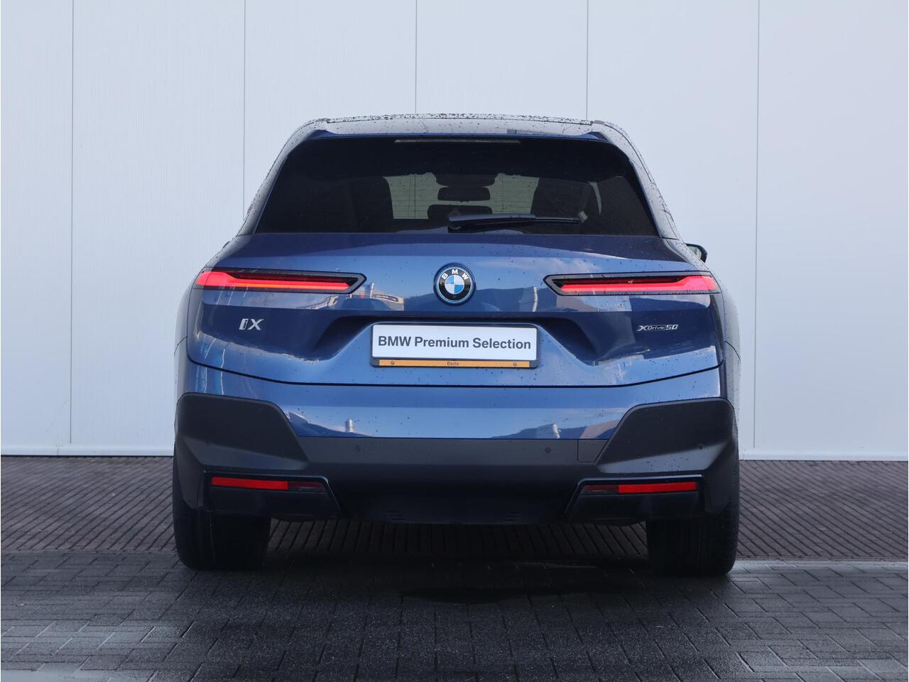 BMW iX xDrive50 High Executive 112 kWh / Harman Kardon / Luchtvering / Active Steering / Soft Close / Driving Assistant Professional /