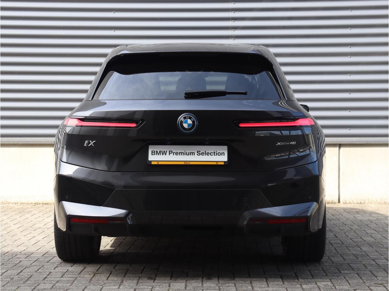 BMW iX xDrive40 | High Executive | Sportpakket | Driving Assistant Prof. | Panodak Skylounge | Soft Close | 22'' LMV