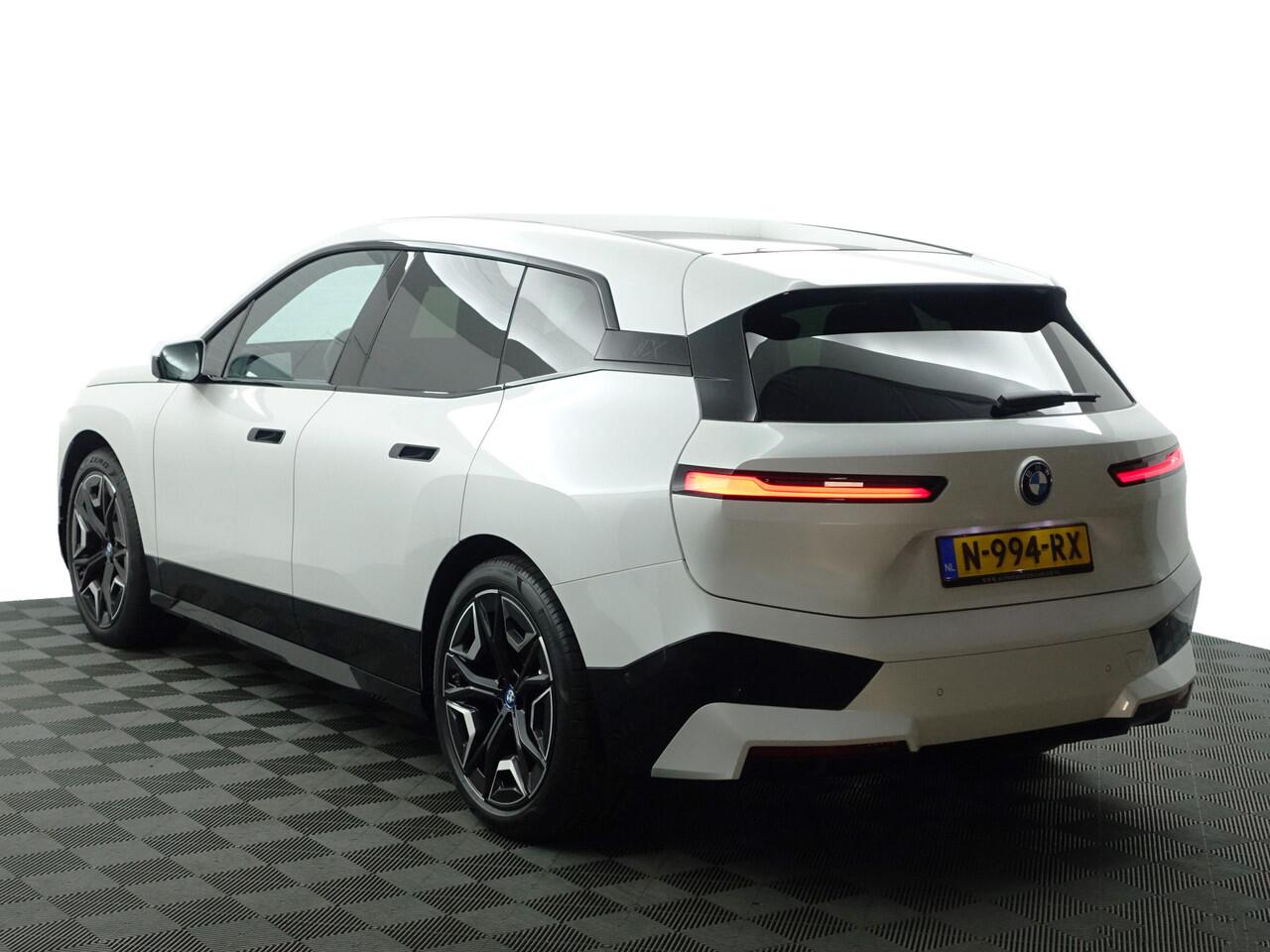 BMW iX xDrive40 M Gold Edition 77 kWh- Harman Kardon, Stoelmassage, Stuur/Stoelverwarming, Head Up, 360 Camera, Ada Cruise