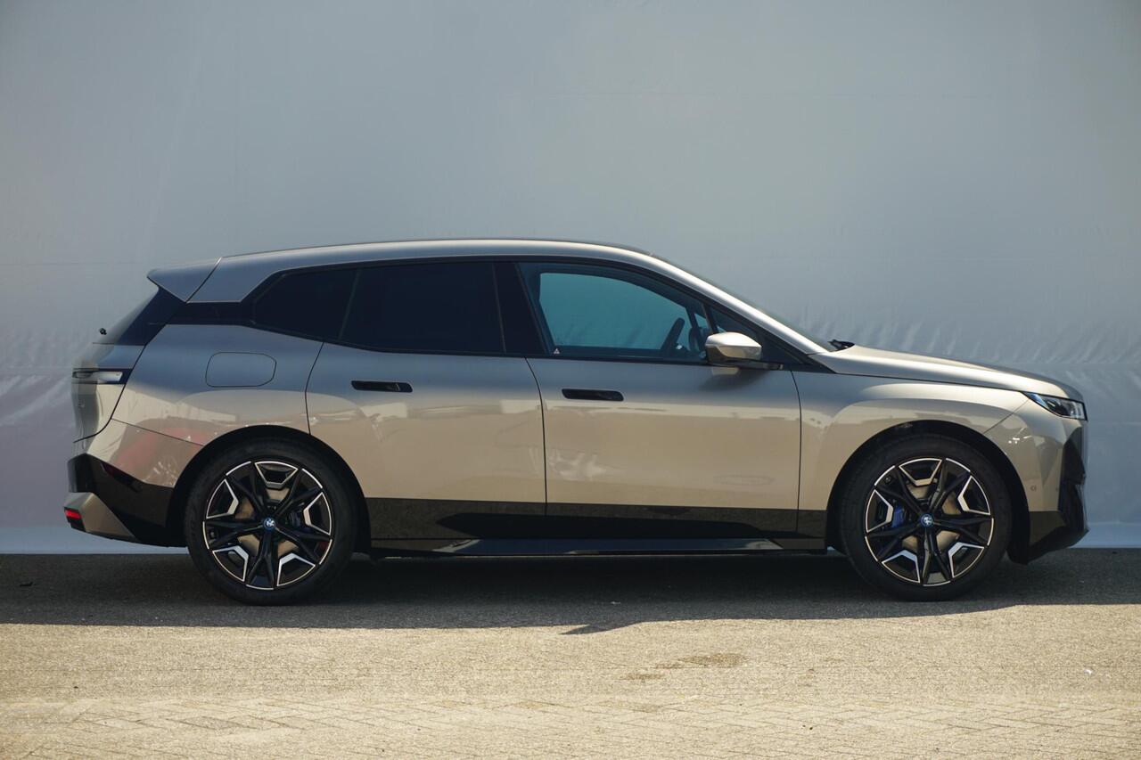 BMW iX xDrive40 Sport Pakket | Luchtvering / Soft-Close / Panoramadak / Comfort Stoelen / Head-up / Laserlight / Harman Kardon | Ekris Selection