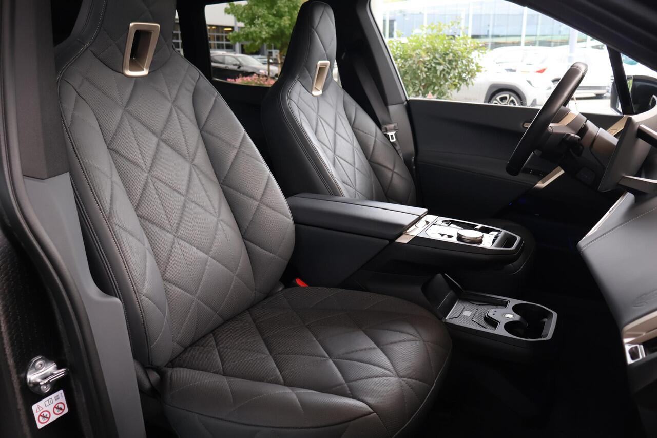 BMW iX M60 High Executive 112 kWh | Bowers & Wilkins | M Aerodynamica | Head-up Display | Voorstoelen Verwarmd