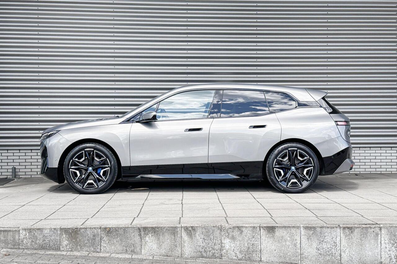 BMW iX xDrive40 Business Edition Plus 77 kWh / Selections