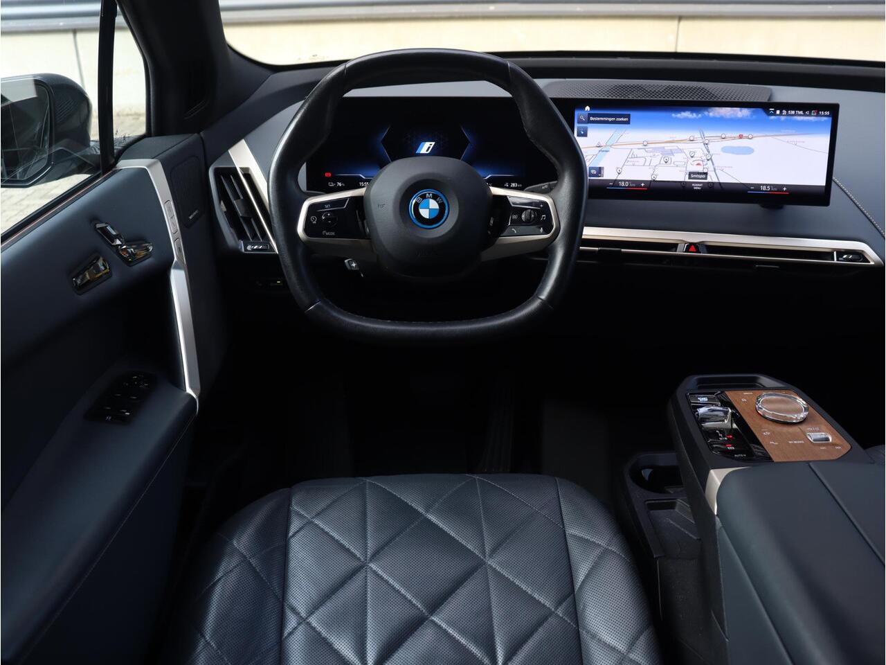 BMW iX xDrive40 | High Executive | Sportpakket | Driving Assistant Prof. | Panodak Skylounge | Soft Close | 22'' LMV