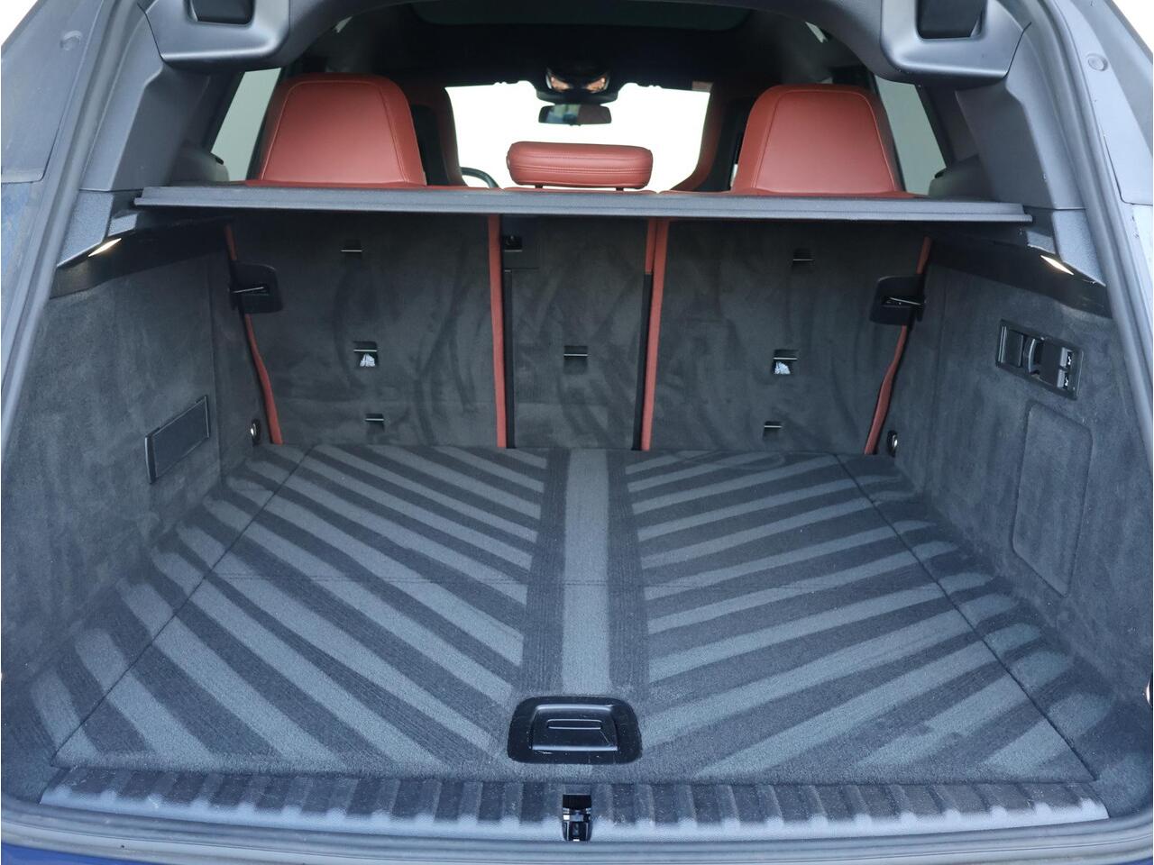 BMW iX xDrive50 High Executive 112 kWh / Harman Kardon / Luchtvering / Active Steering / Soft Close / Driving Assistant Professional /