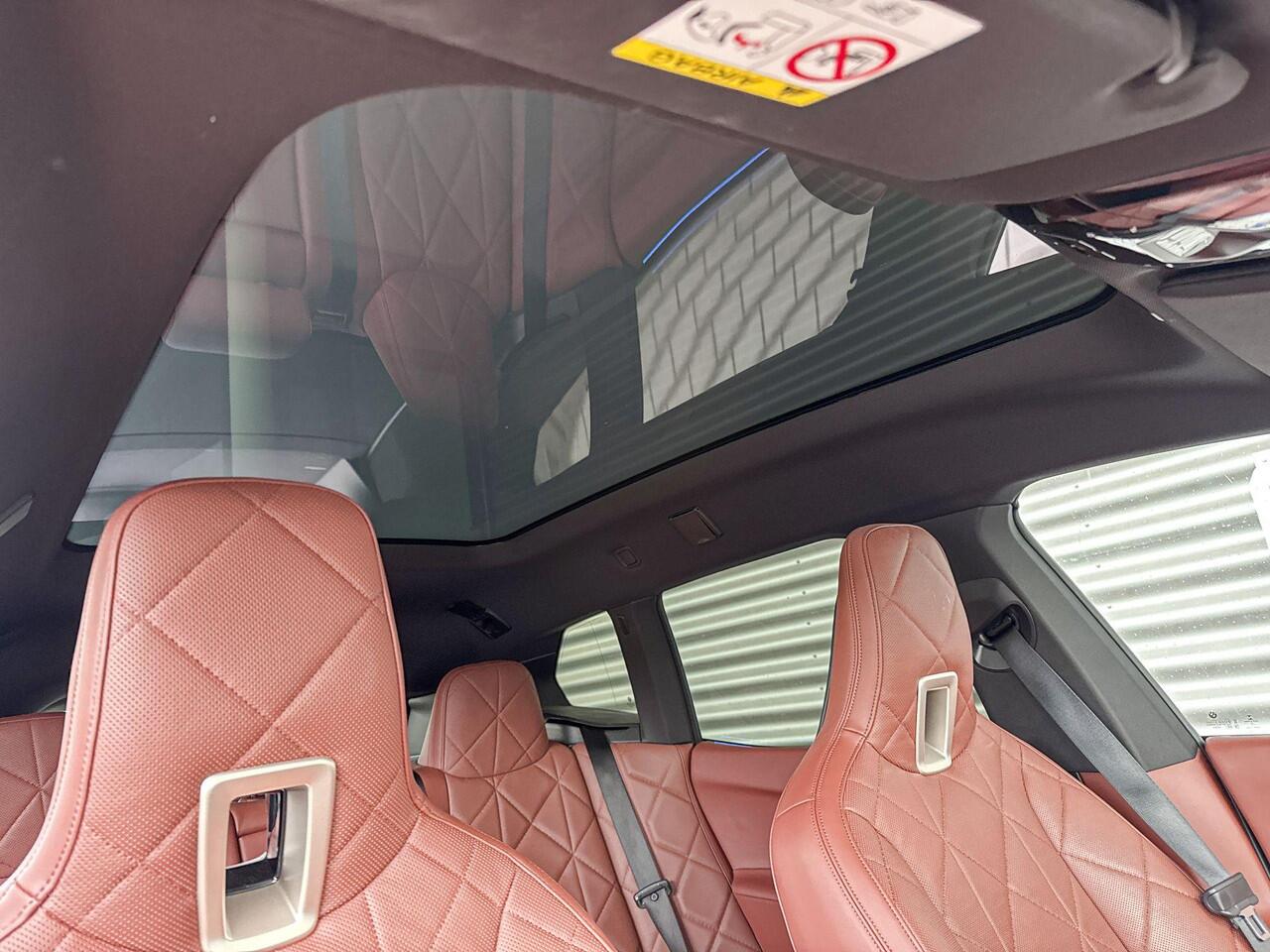 BMW iX xDrive50 Sportpakket / High Executive / CoPilot Pack / Integral Active Steering / Soft-Close / Sky Lounge / Harman Kardon / Luchtvering